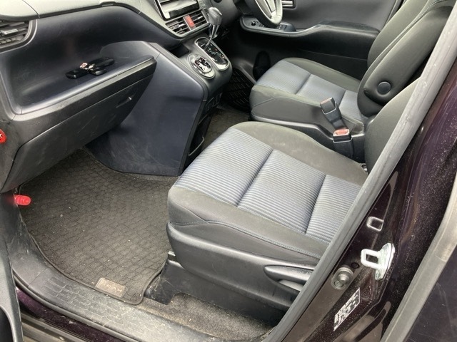 Toyota NOAH 2015 7688945-9