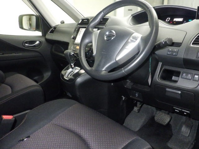 Nissan SERENA 2013 7688464-3