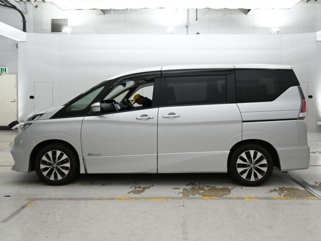 Nissan SERENA 2017 7688495-4