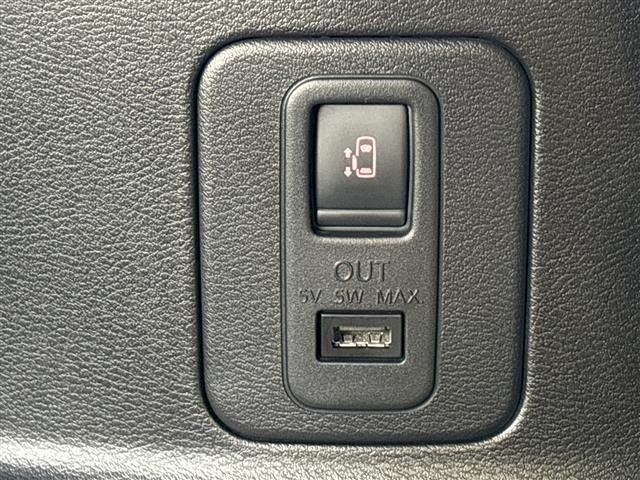 Nissan SERENA 2017 7689075-1