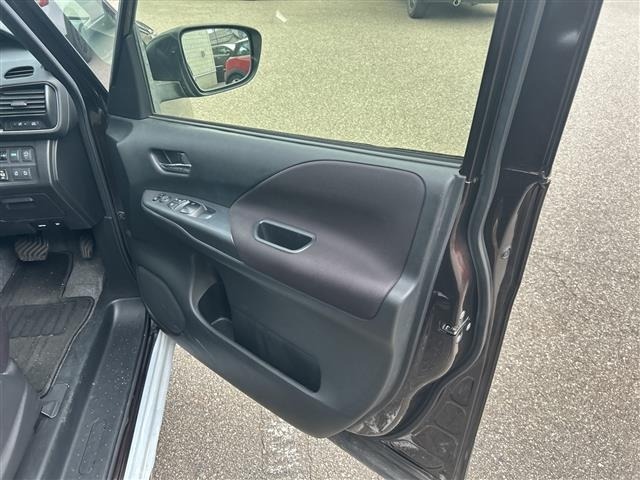Nissan SERENA 2017 7689099-6
