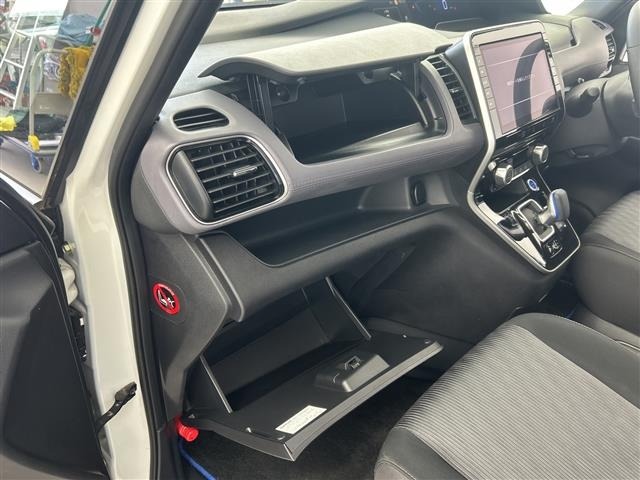 Nissan SERENA 2022 7689105-9