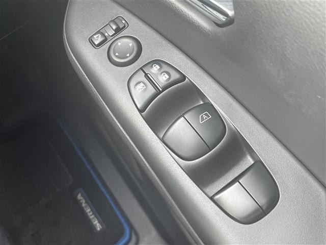 Nissan SERENA 2018 7689114-15