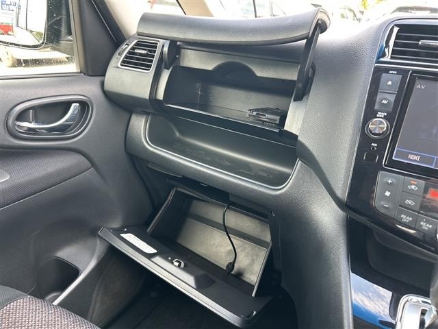 Nissan SERENA 2016 7689115-11
