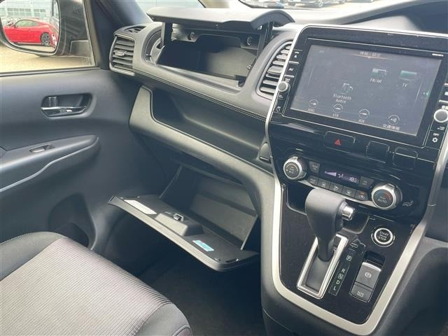 Nissan SERENA 2017 7689177-10