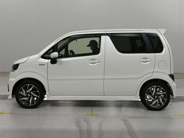 Suzuki WAGON R 2026 7686122-4