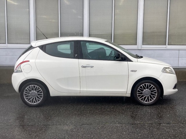 Chrysler YPSILON 2014 7686485-3