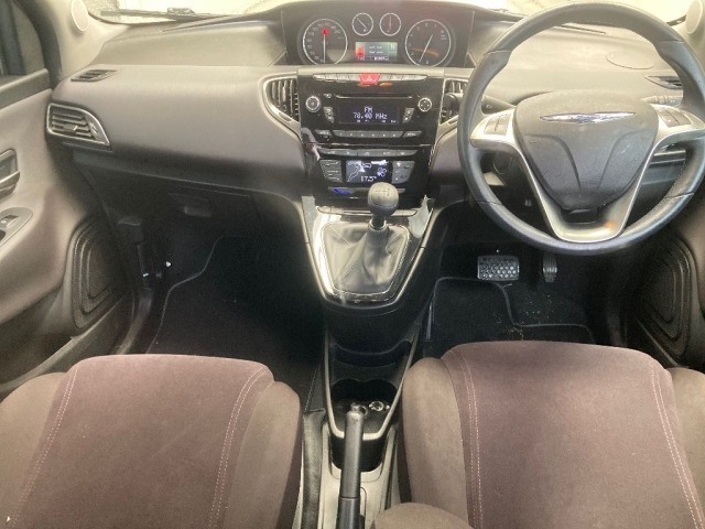 Chrysler YPSILON 2014 7686485-4