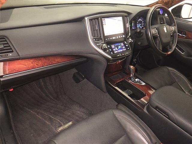 Toyota CROWN MAJESTA 2014 7695638-4