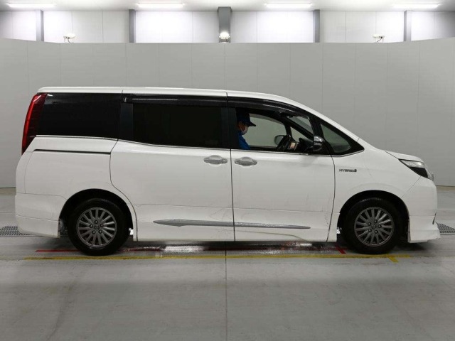 Toyota ESQUIRE 2016 7692741-3