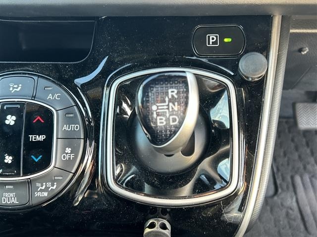 Toyota ESQUIRE 2018 7692879-12