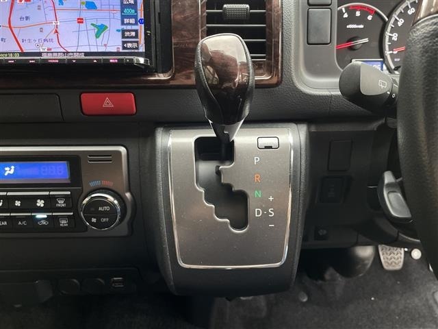 Toyota HIACE VAN 2019 7692873-9