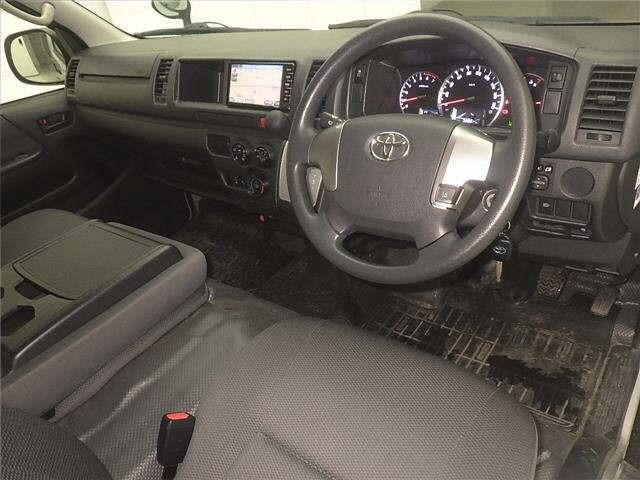 Toyota HIACE VAN 2018 7692975-3
