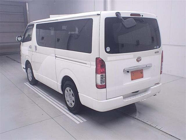 Toyota HIACE VAN 2017 7692988-1