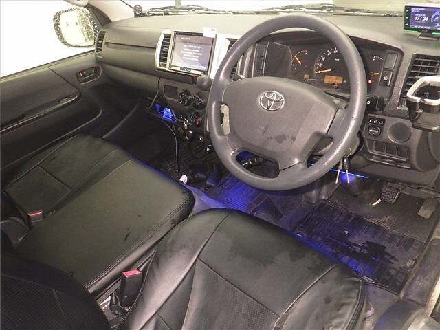 Toyota HIACE VAN 2017 7692997-3