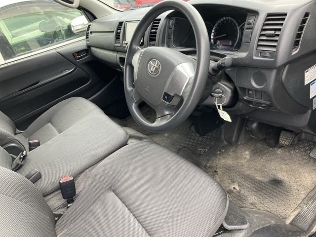 Toyota HIACE VAN 2018 7693046-4