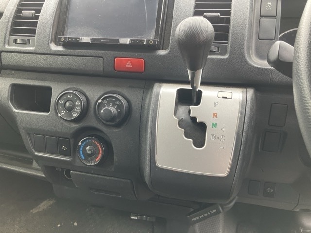 Toyota HIACE VAN 2018 7693046-5