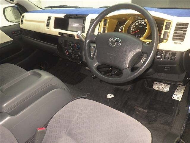 Toyota HIACE WAGON 2010 7693511-3