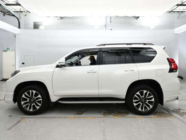 Toyota LAND CRUISER PRADO 2023 7690841-4