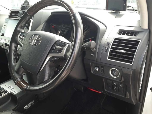 Toyota LAND CRUISER PRADO 2023 7690841-9