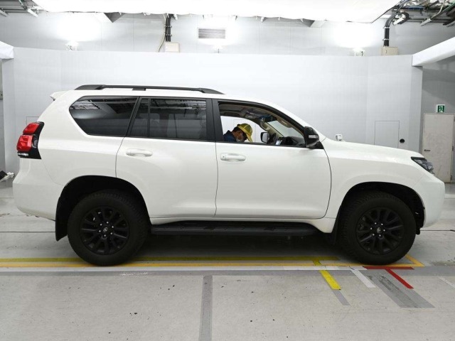 Toyota LAND CRUISER PRADO 2023 7690851-3