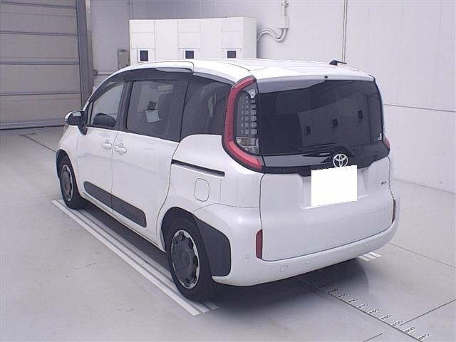 Toyota SIENTA 2024 7695360-1