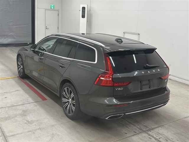 Volvo V60 2021 7690352-1