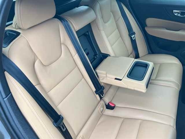 Volvo V60 2021 7690352-8