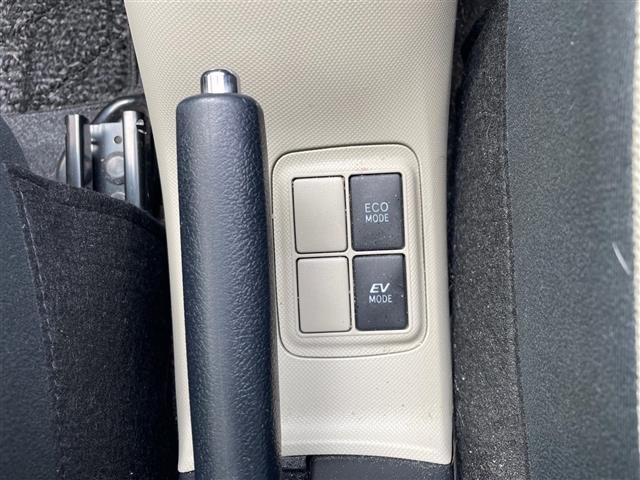 Toyota AQUA 2014 7714842-1