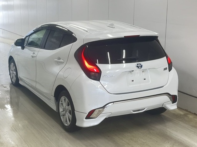 Toyota AQUA 2022 7714905-1