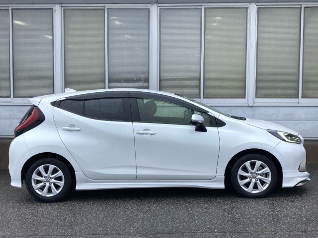 Toyota AQUA 2022 7714905-3