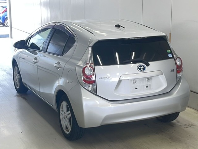 Toyota AQUA 2013 7714906-1