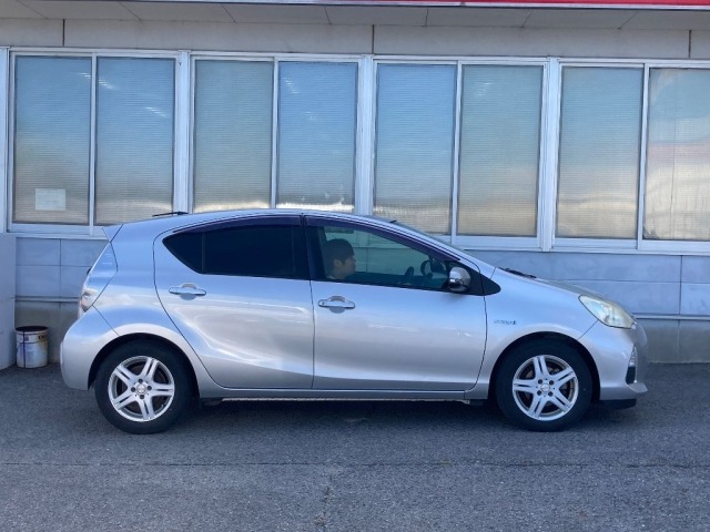 Toyota AQUA 2013 7714906-3