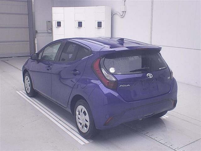 Toyota AQUA 2022 7714961-1