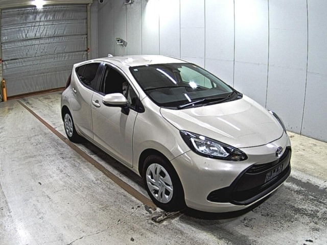 Toyota AQUA 2022 7714980-0