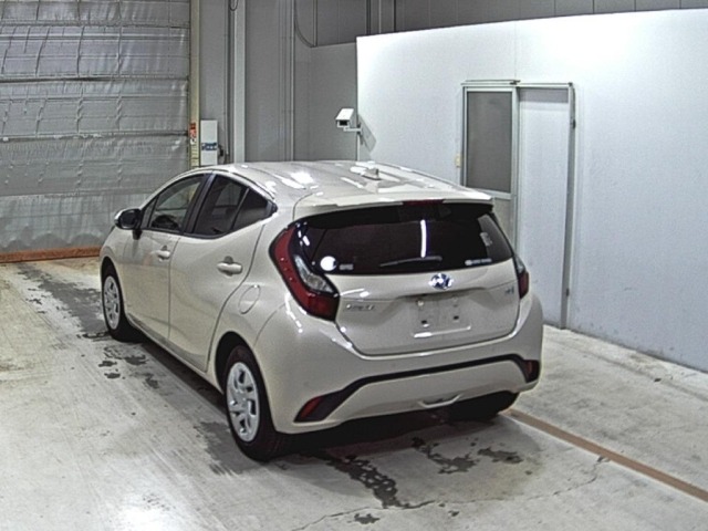 Toyota AQUA 2022 7714980-1