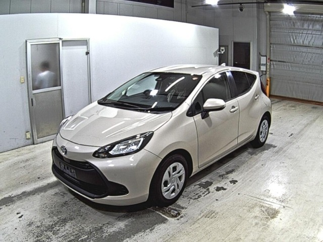 Toyota AQUA 2022 7714980-4
