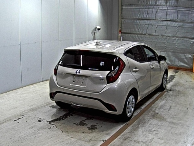 Toyota AQUA 2022 7714980-5