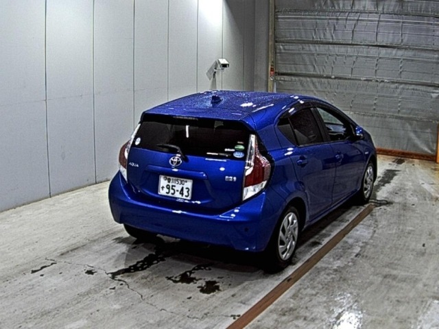 Toyota AQUA 2015 7714981-5