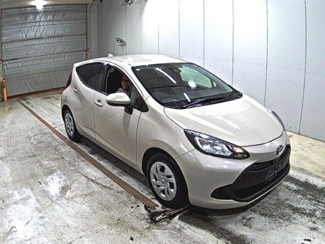 Toyota AQUA 2022 7714983-0