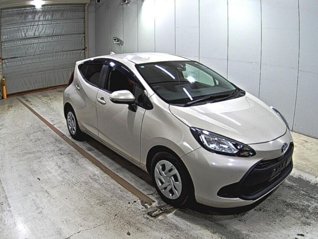 Toyota AQUA 2022 7714996-0