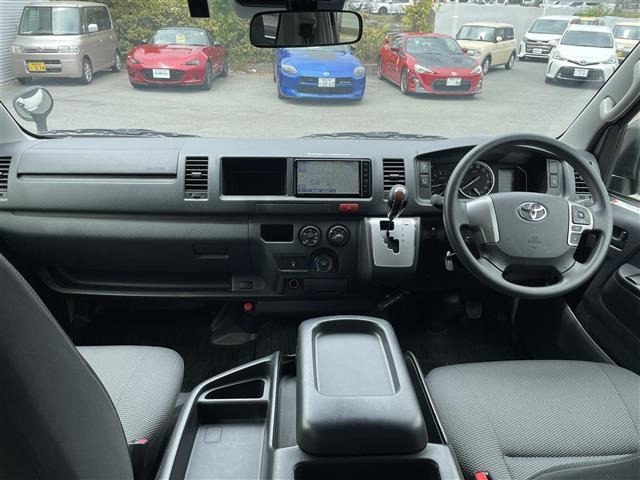 Toyota HIACE VAN 2022 7715710-15