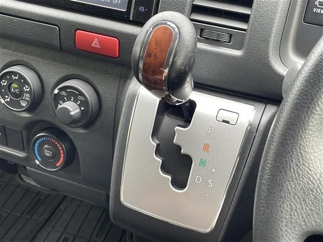 Toyota HIACE VAN 2022 7715710-8