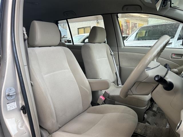 Toyota ISIS 2012 7716047-17