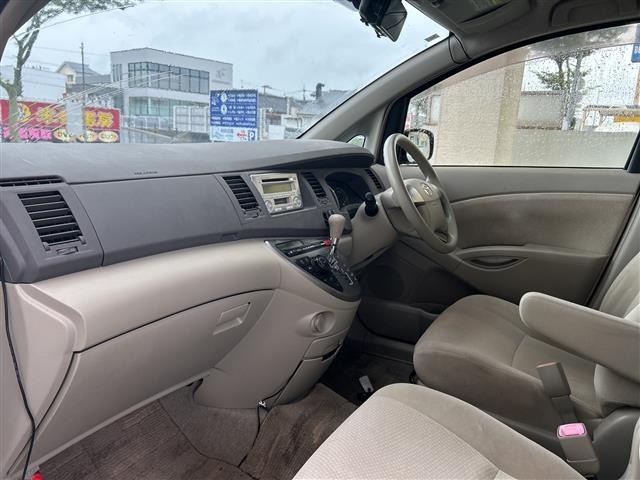Toyota ISIS 2012 7716047-18