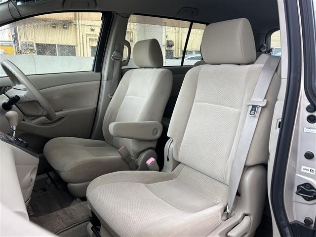 Toyota ISIS 2012 7716047-19