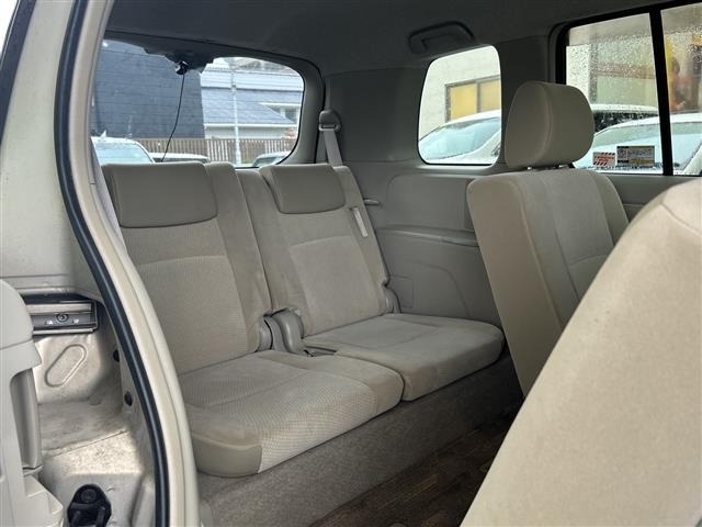 Toyota ISIS 2012 7716047-3
