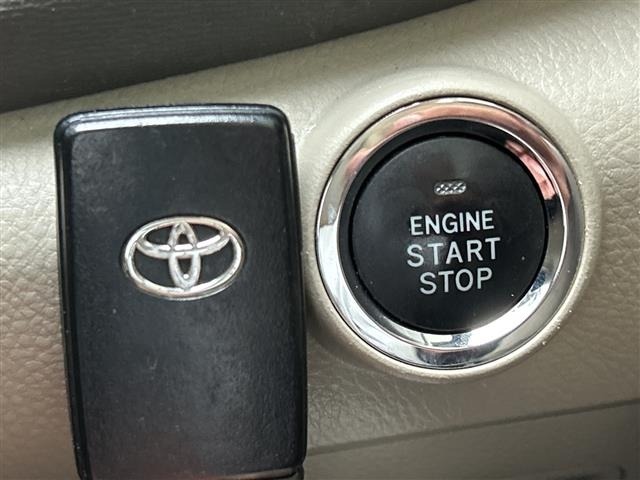 Toyota ISIS 2012 7716047-4