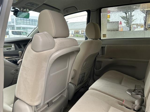 Toyota ISIS 2012 7716047-5