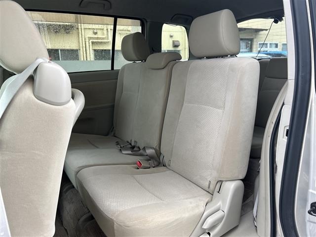 Toyota ISIS 2012 7716047-7